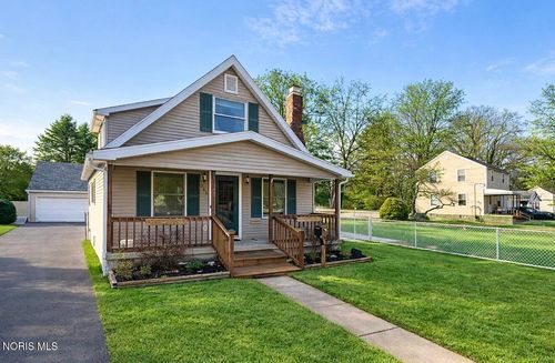 711 Sawyer Rd, Toledo, OH, 43615-4640 | Card Image