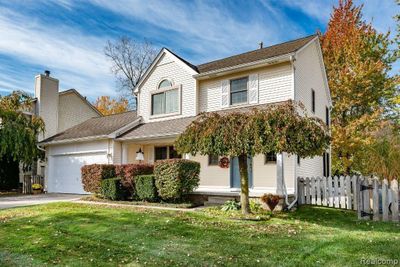 7827 Briarbrook Drive, Home with 3 bedrooms, 1 bathrooms and null parking in Ypsilanti Twp MI | Image 3