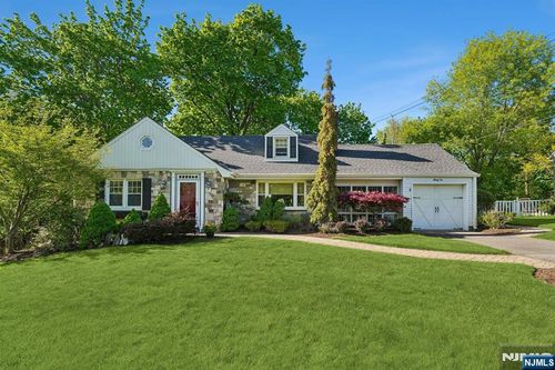 31 Jacobus Ave, Little Falls, NJ, 07424-2304 | Card Image