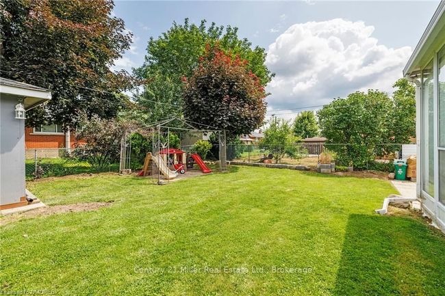 17 Huntington Ave, House other with 4 bedrooms, 2 bathrooms and 4 parking in Hamilton ON | Image 32