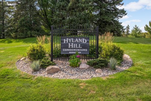 320-8400 Pennsylvania Rd, Bloomington, MN, 55438-2702 | Card Image