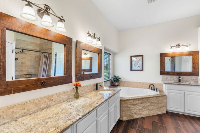 Primary Bathroom | Image 19
