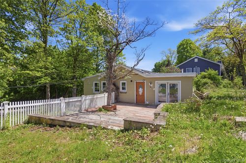 2 Springdale Rd, Yorktown Heights, NY, 10598-6422 | Card Image