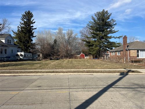 15003 Toepfer Dr, Eastpointe, MI, 48021-2174 | Card Image