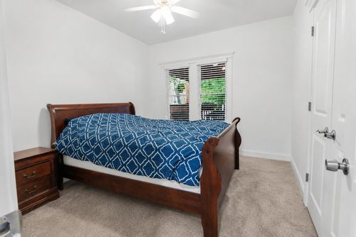 5010 W Newport Ave, Chicago, IL, 60641-3440 | Card Image