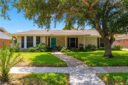 750 Burkshire Dr, Corpus Christi, TX, 78412-3013 | Card Image