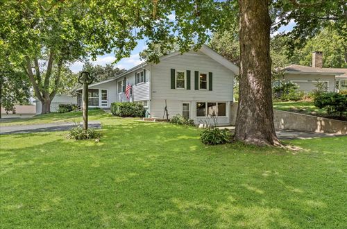 4615 Blue Jay Rd, Harvard, IL, 60033-8906 | Card Image
