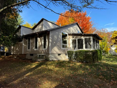 410 S Clymer St, Pentwater, MI, 49449-7522 | Card Image