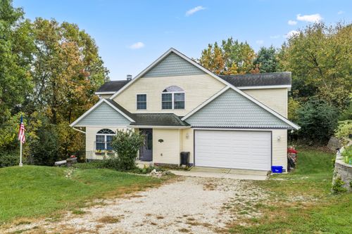 W1026 Ski Hill Dr, Burlington, WI, 53105-2633 | Card Image