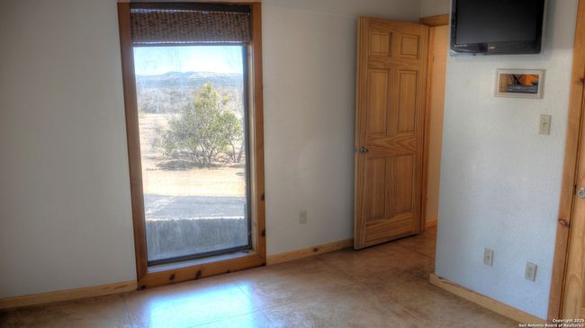 457 N Tomahawk Way, House other with 4 bedrooms, 3 bathrooms and null parking in Concan TX | Image 25