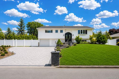 3 Katonah Pl, Dix Hills, NY, 11746-6639 | Card Image