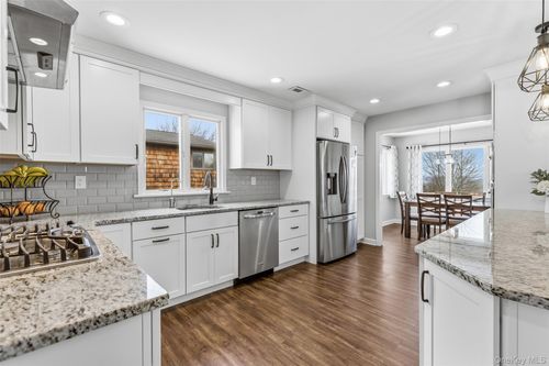 105 Lester Dr, Tappan, NY, 10983-1242 | Card Image