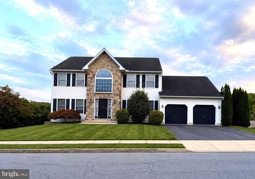 17 Shelly Dr, SINKING SPRING, PA, 19608-8977 | Card Image