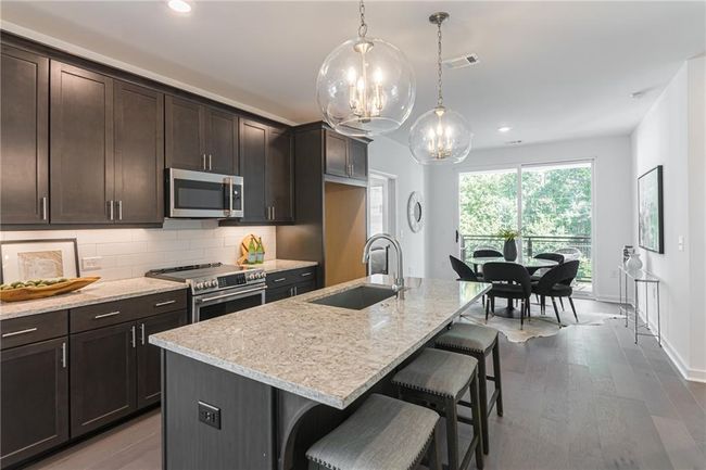 APT-1813 - 371 Grant Cir Se, Condo with 2 bedrooms, 2 bathrooms and null parking in Atlanta GA | Image 7