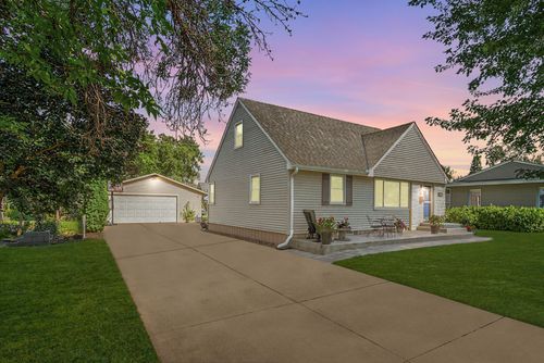 16 4th Ave Se, Osseo, MN, 55369-1517 | Card Image
