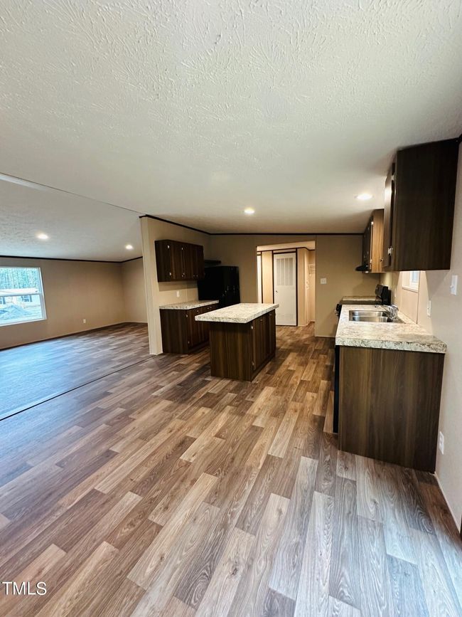 Kitchen | Image 7
