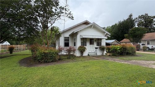 701 E 10th St, Cameron, TX, 76520-2729 | Card Image