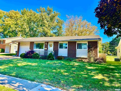 7 Vista Ct, Davenport, IA, 52806-4333 | Card Image