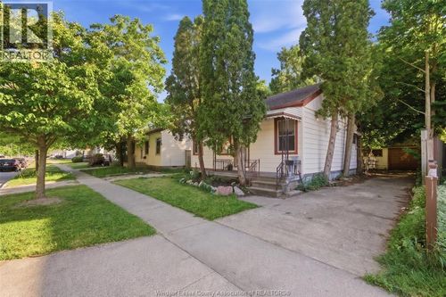 2209 Forest, Windsor, ON, N8W2G7 | Card Image