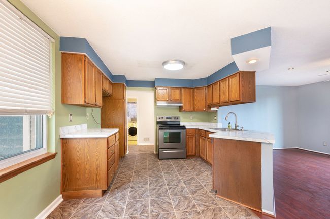 22493 E 10 Mile Rd, House other with 2 bedrooms, 1 bathrooms and null parking in Saint Clair Shores MI | Image 6