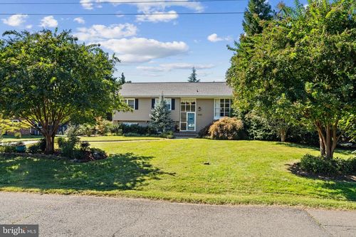 9010 Longstreet Dr, MANASSAS, VA, 20110-4905 | Card Image