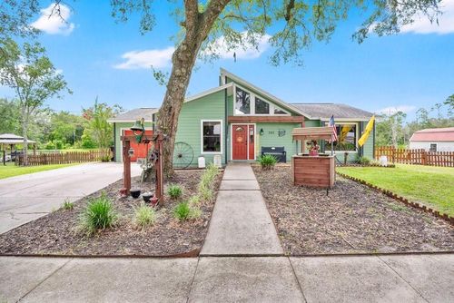 390 N High St, Lake Helen, FL, 32744-2400 | Card Image
