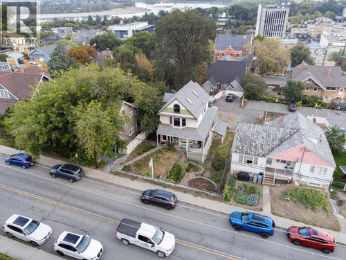 32 Battle St W, Home with 6 bedrooms, 3 bathrooms and null parking in Kamloops BC | Card Image