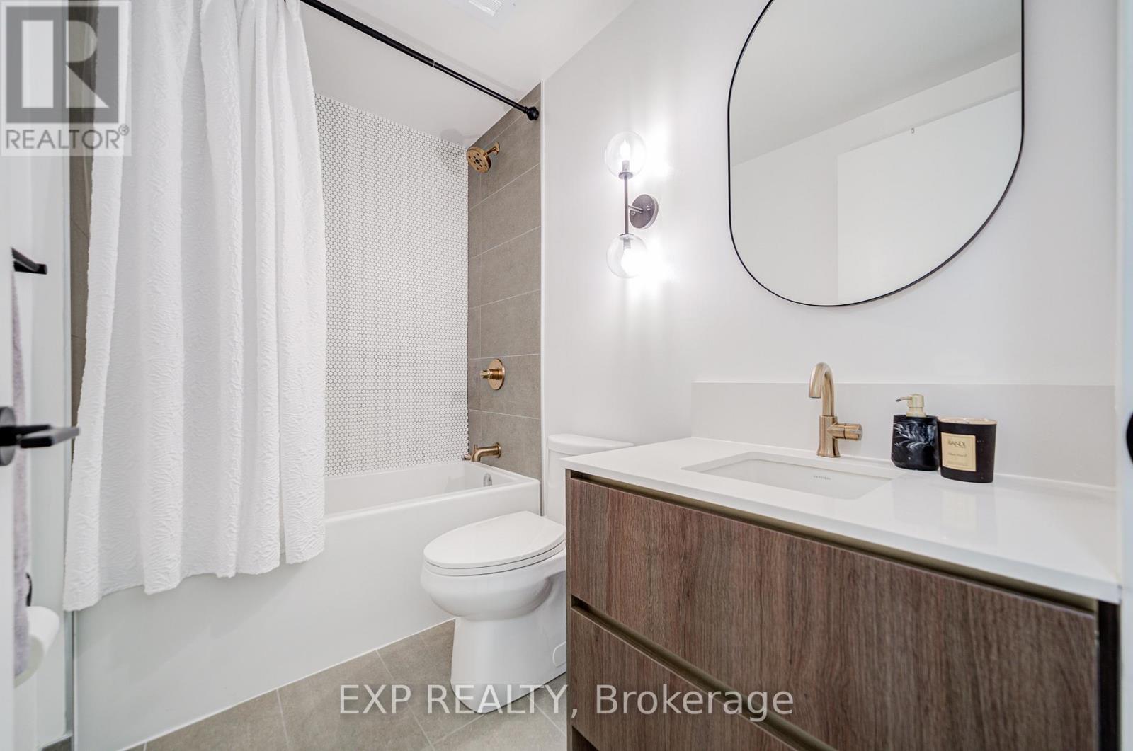 Residential in Toronto (Greenwood-Coxwell) 4