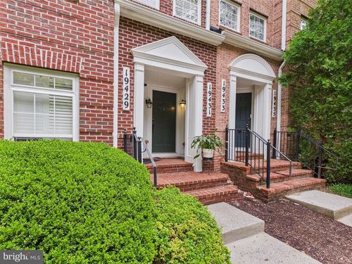 19431-19431 Dover Cliffs Cir, GERMANTOWN, MD, 20874-4661 | Card Image