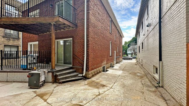 3 - 919 Avenue Rd, Home with 2 bedrooms, 1 bathrooms and 1 parking in Toronto ON | Image 39
