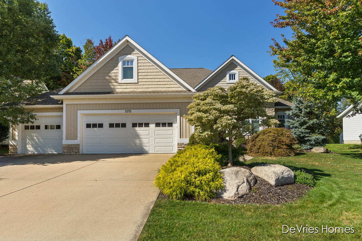 Naples Cedar Dr, Wyoming, MI 49519