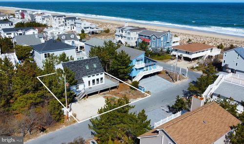 3 N Division St, SOUTH BETHANY, DE, 19930-9566 | Card Image