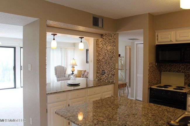 156 lanai 10 | Image 47