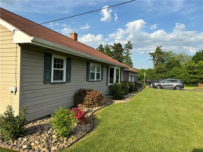 4049 State Route 18, House other with 3 bedrooms, 2 bathrooms and 4 parking in North Beaver Twp PA | Image 2