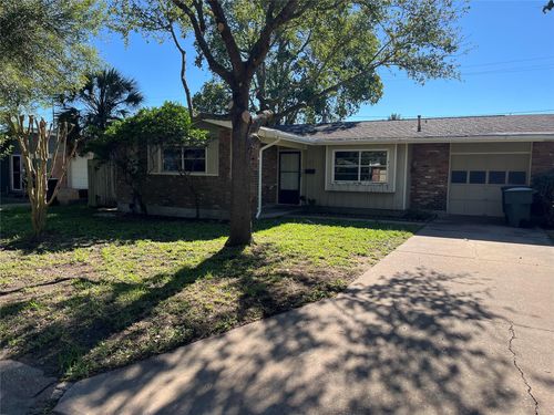 313 Mackeral St, Galveston, TX, 77550-3049 | Card Image