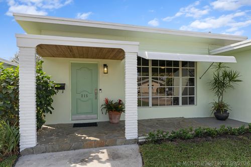 215 Columbia Dr, Lake Worth Beach, FL, 33460-6201 | Card Image