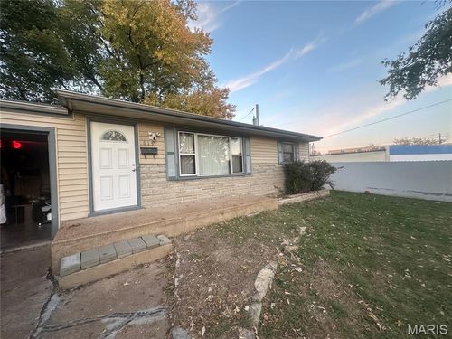 615 Florland Dr, Florissant, MO, 63031-6001 | Card Image