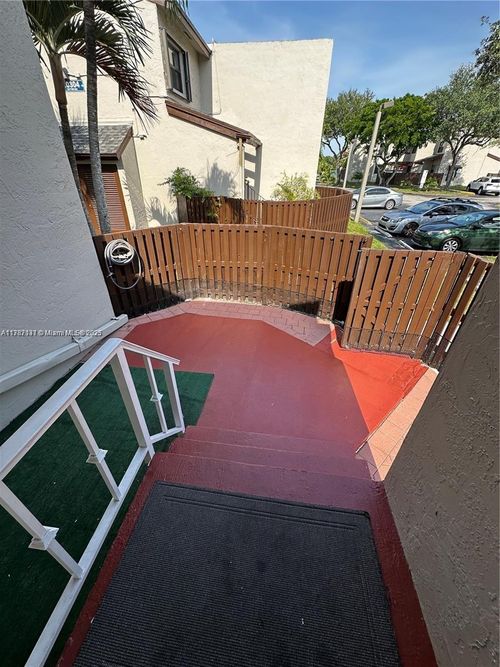 apt-201-10302 Nw 9th Street Cir, Miami, FL, 33172-3253 | Card Image