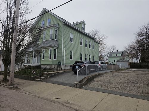 33 Young St, Pawtucket, RI, 02860-4416 | Card Image