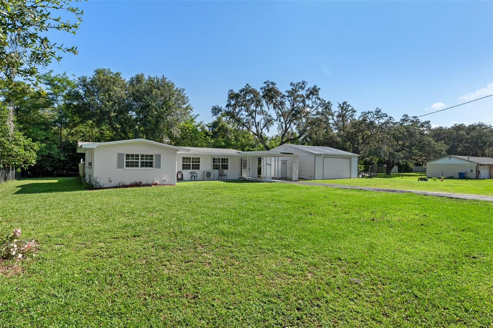Azalea Cir, Dade City, FL 33523