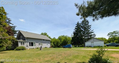 9084 Hartland Rd, Fenton, MI, 48430-9559 | Card Image