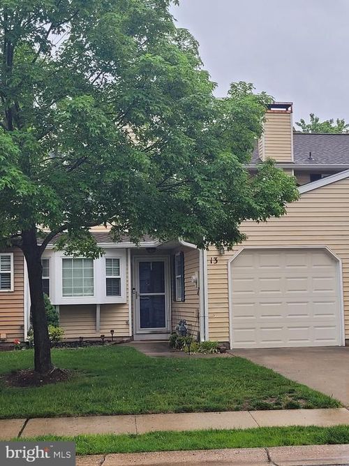 13 Amherst Ct, BORDENTOWN, NJ, 08505-3102 | Card Image