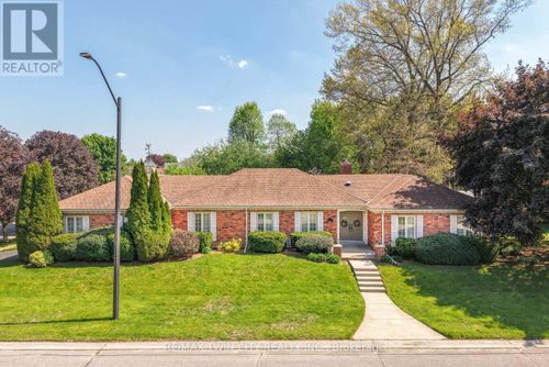 3 Fieldstone Cir, Brantford, ON, N3R6S7 | Card Image