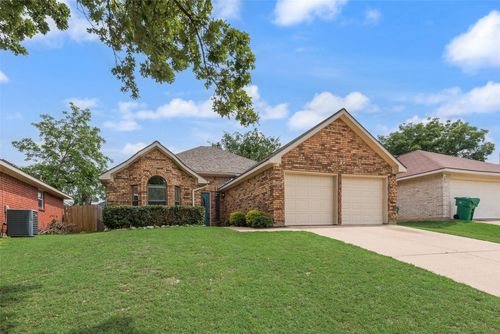 907 Sharp Dr, Cedar Hill, TX, 75104-6821 | Card Image
