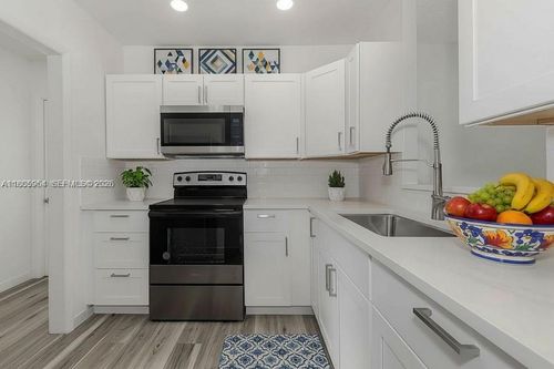apt-210-5141 W Oakland Park Blvd, Lauderdale Lakes, FL, 33313-1553 | Card Image