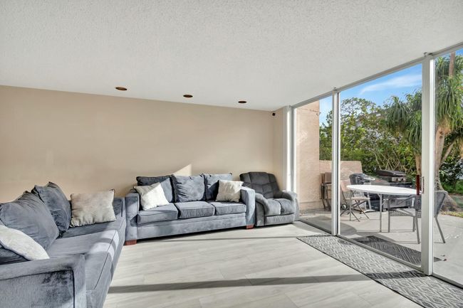 4379 Trevi Ct, Condo with 3 bedrooms, 3 bathrooms and null parking in Lake Worth FL | Image 7