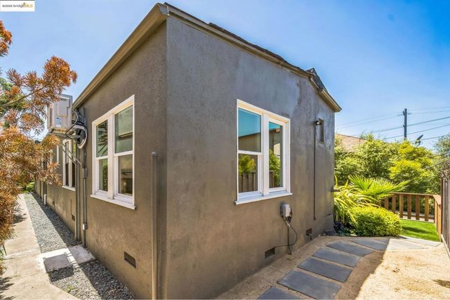 1515 Derby St, Condo with 2 bedrooms, 1 bathrooms and null parking in Berkeley CA | Image 14