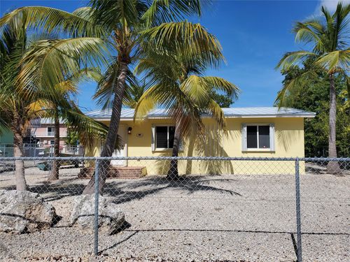 135 Peace Ave, Tavernier, FL, 33070-3012 | Card Image