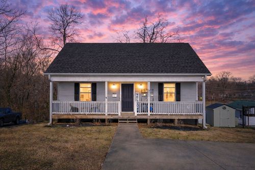 402 Mulberry St, Dickson, TN, 37055-1932 | Card Image