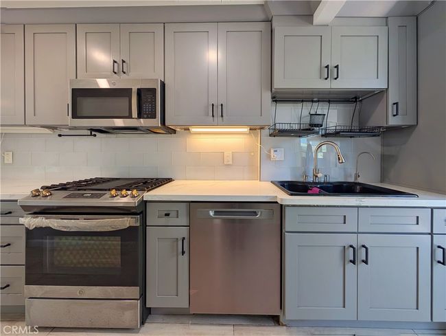 1 - 11 Oval Rd, Condo with 3 bedrooms, 2 bathrooms and 1 parking in Irvine CA | Image 8